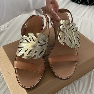 Tommy Bahama Plumeria Wedge